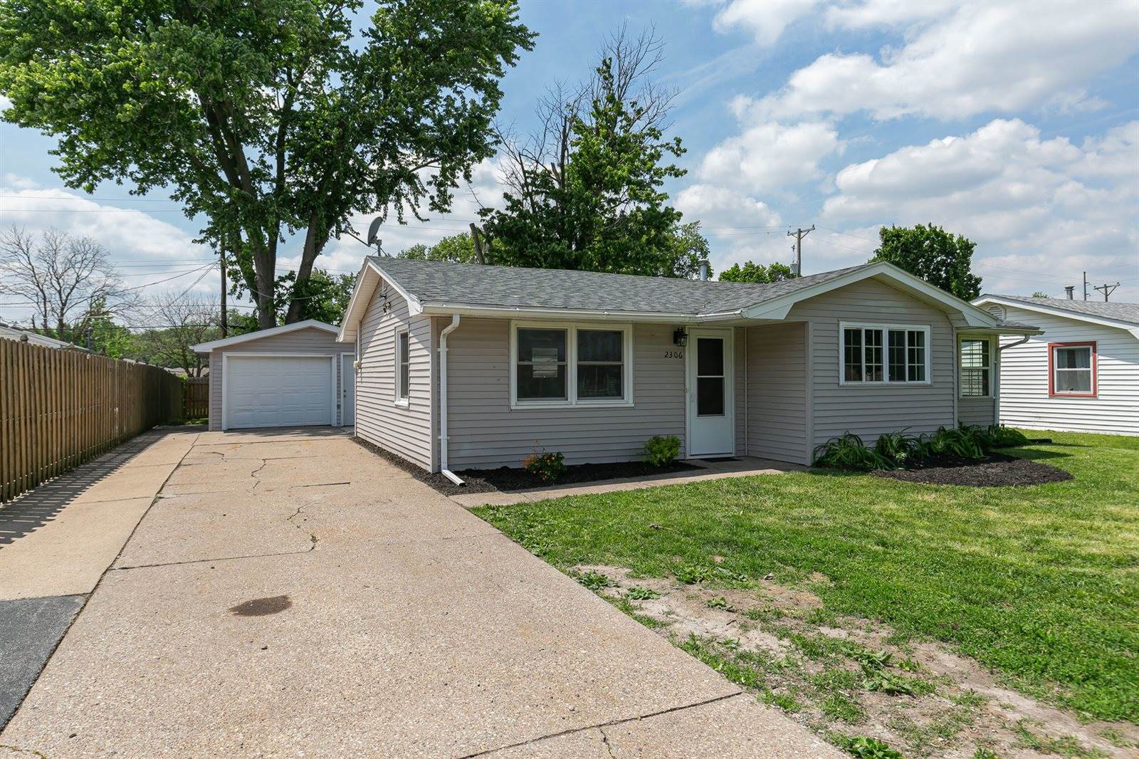 2306 9th Street, Silvis, IL 61282