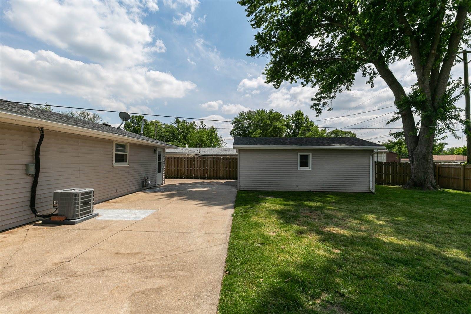 2306 9th Street, Silvis, IL 61282