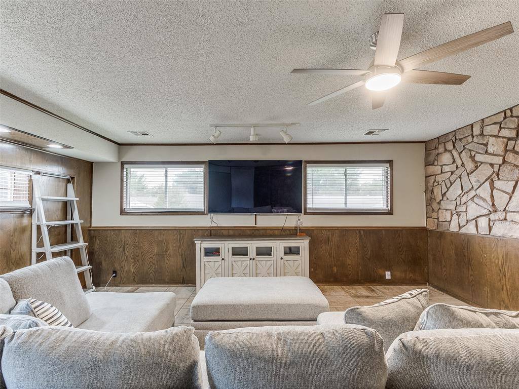 828 Briarlane Road, Del City, OK 73115