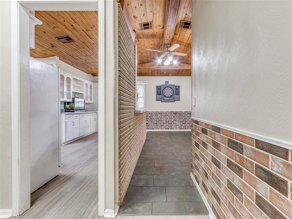 828 Briarlane Road, Del City, OK 73115