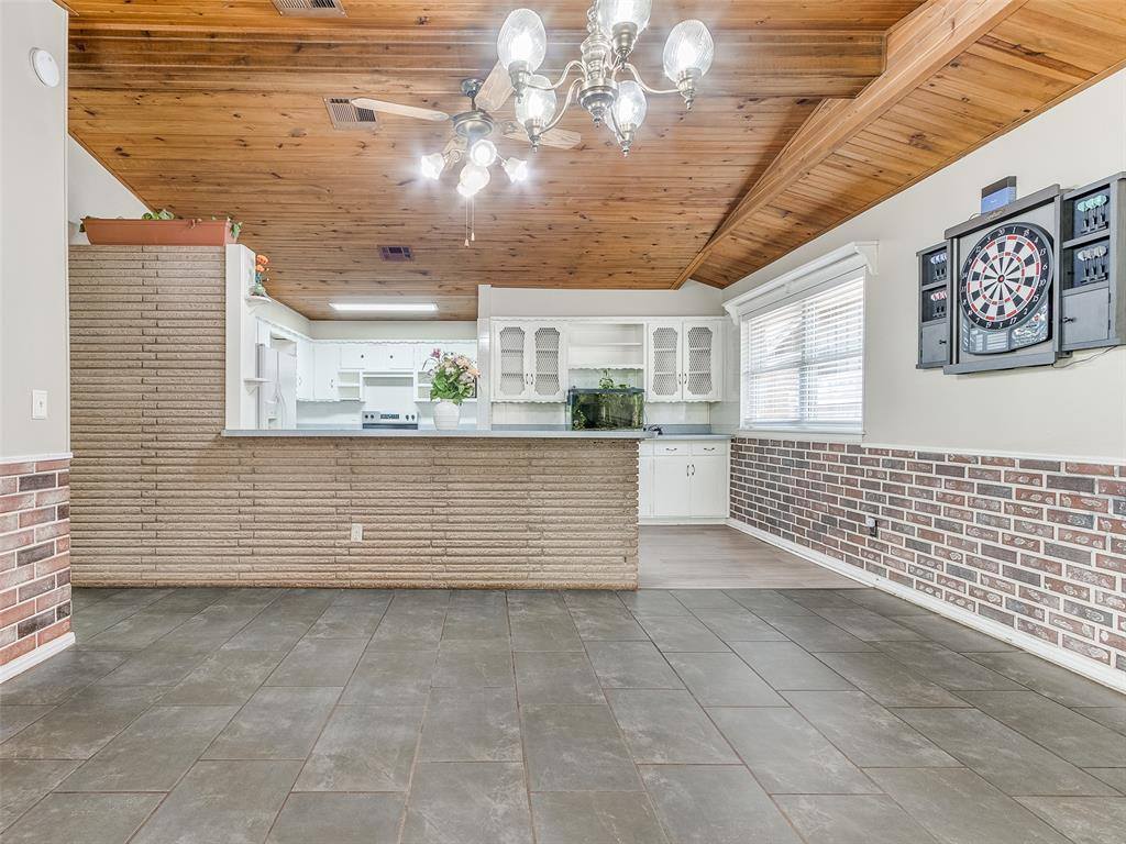 828 Briarlane Road, Del City, OK 73115