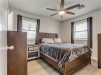 828 Briarlane Road, Del City, OK 73115