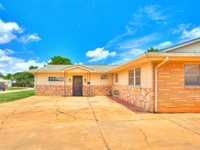 828 Briarlane Road, Del City, OK 73115