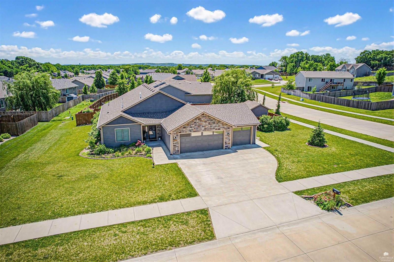 8892 Regina Lane, Manhattan, KS 66502
