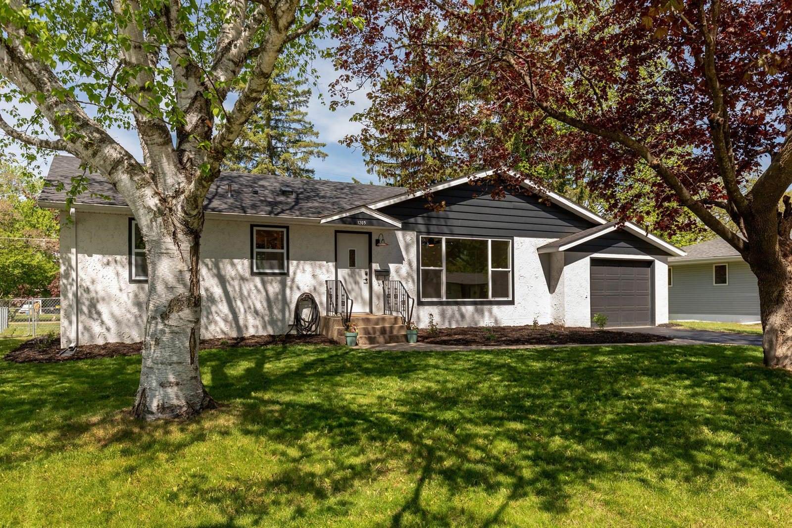 1203 10th Avenue NE, Brainerd, MN 56401