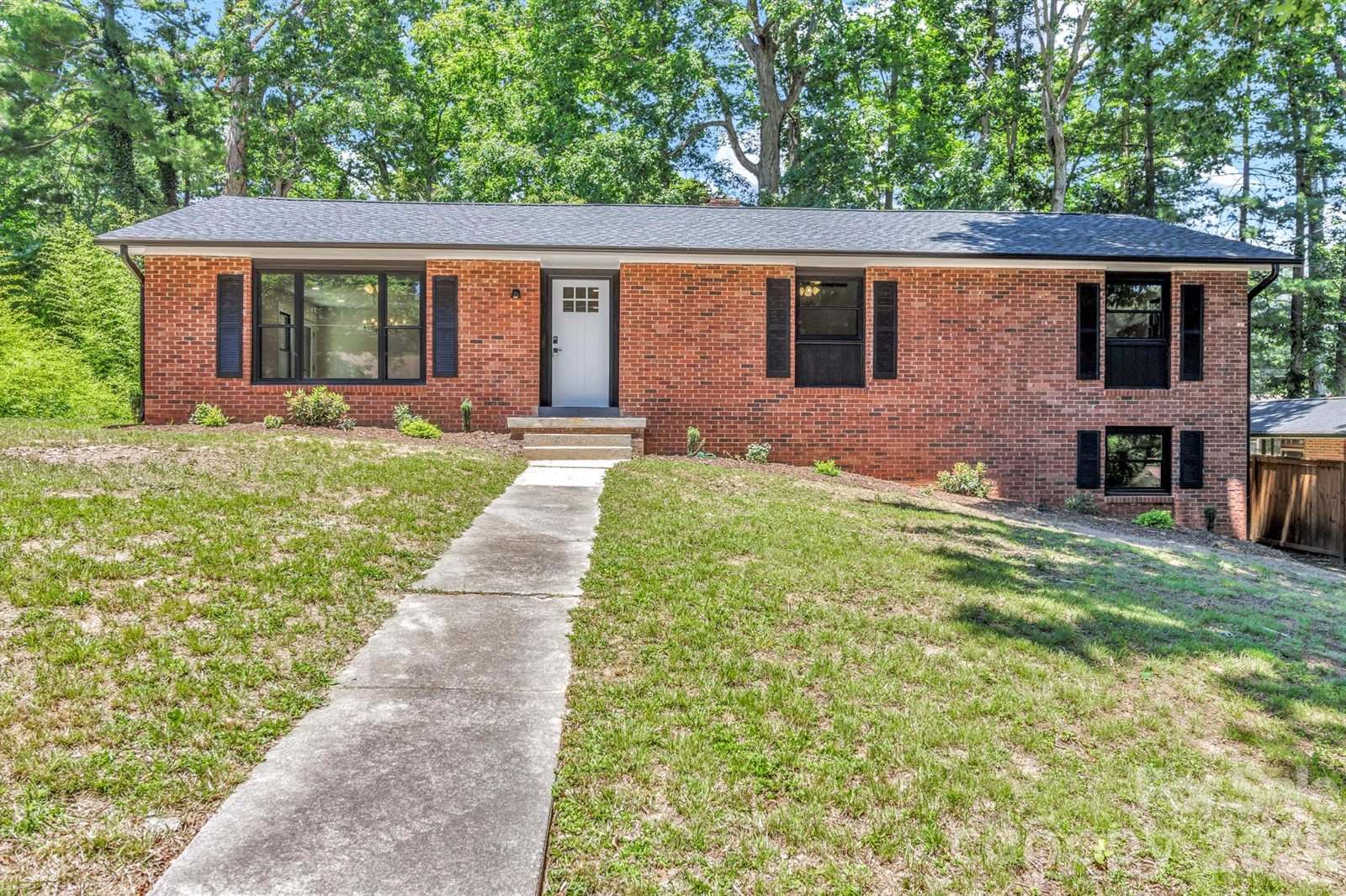 4 Barnes Road, Asheville, NC 28803