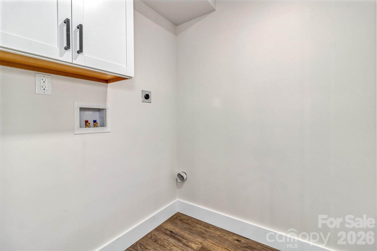 4 Barnes Road, Asheville, NC 28803