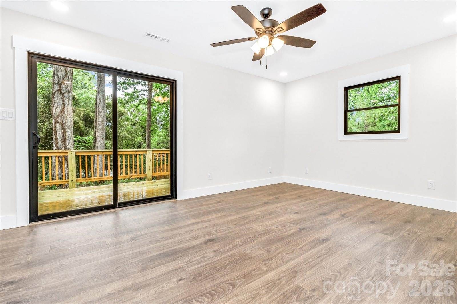 4 Barnes Road, Asheville, NC 28803