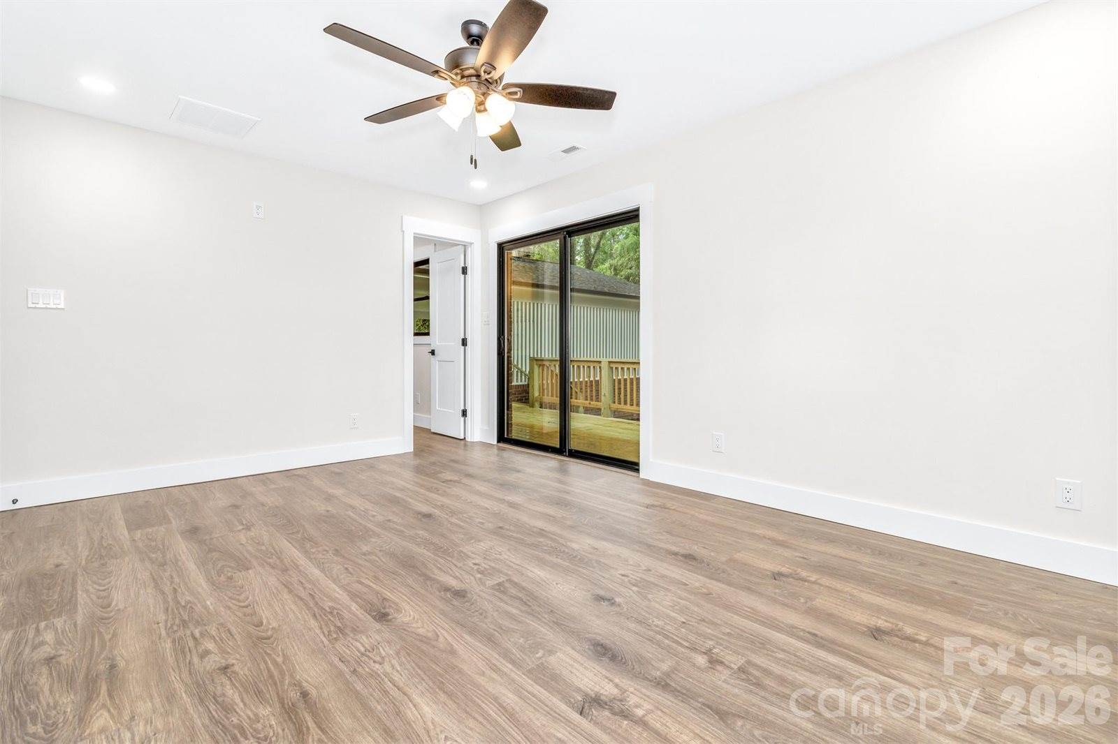 4 Barnes Road, Asheville, NC 28803