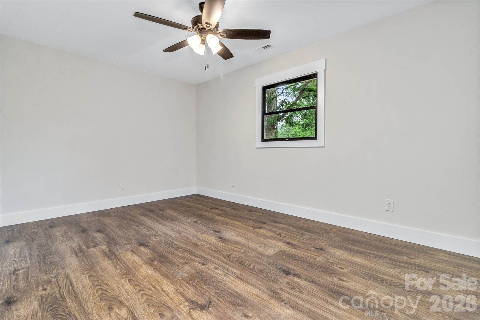 4 Barnes Road, Asheville, NC 28803