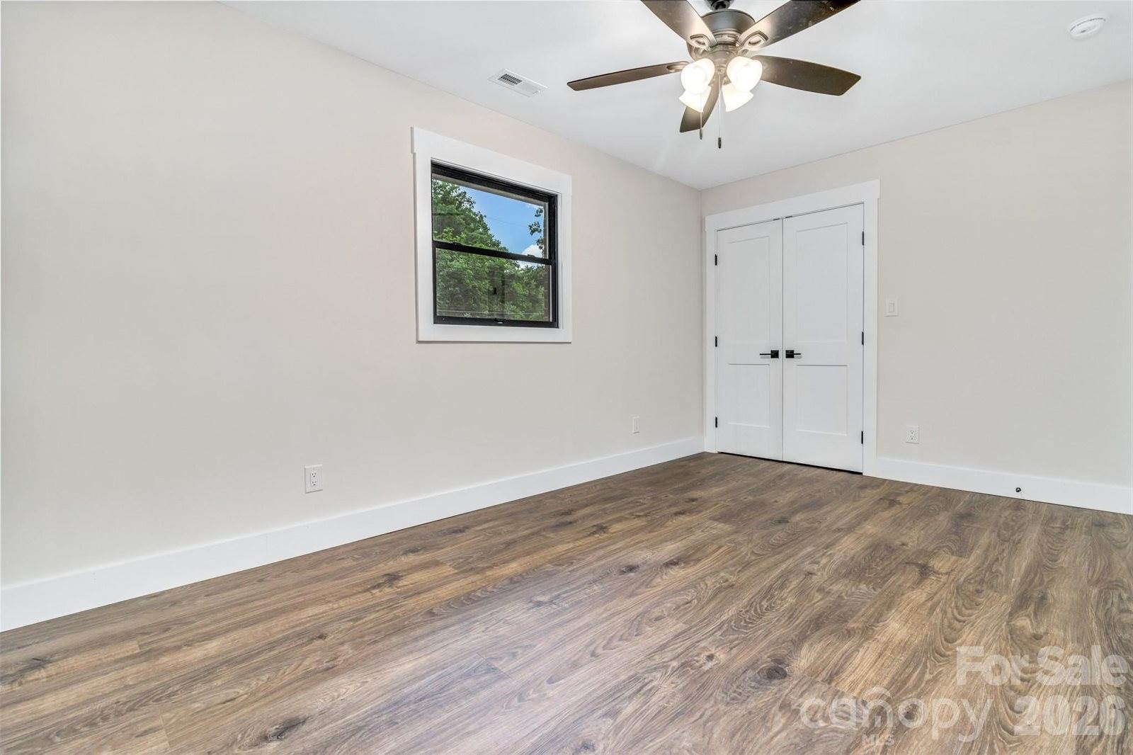 4 Barnes Road, Asheville, NC 28803