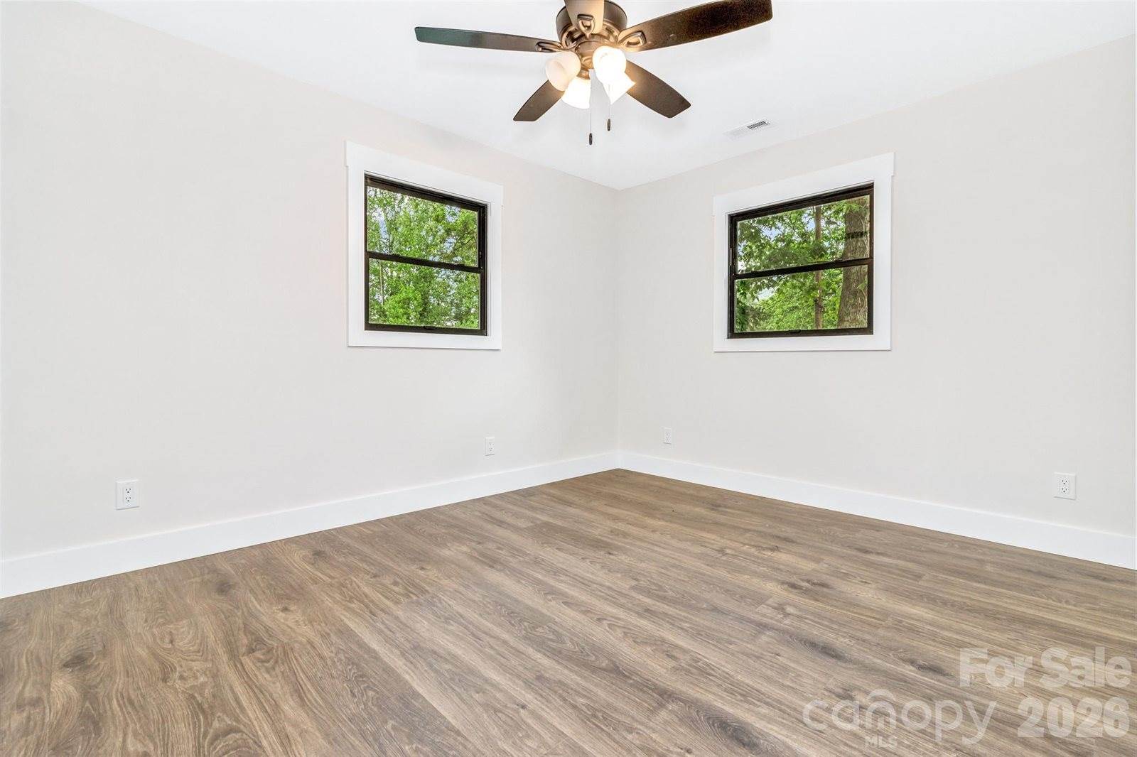 4 Barnes Road, Asheville, NC 28803