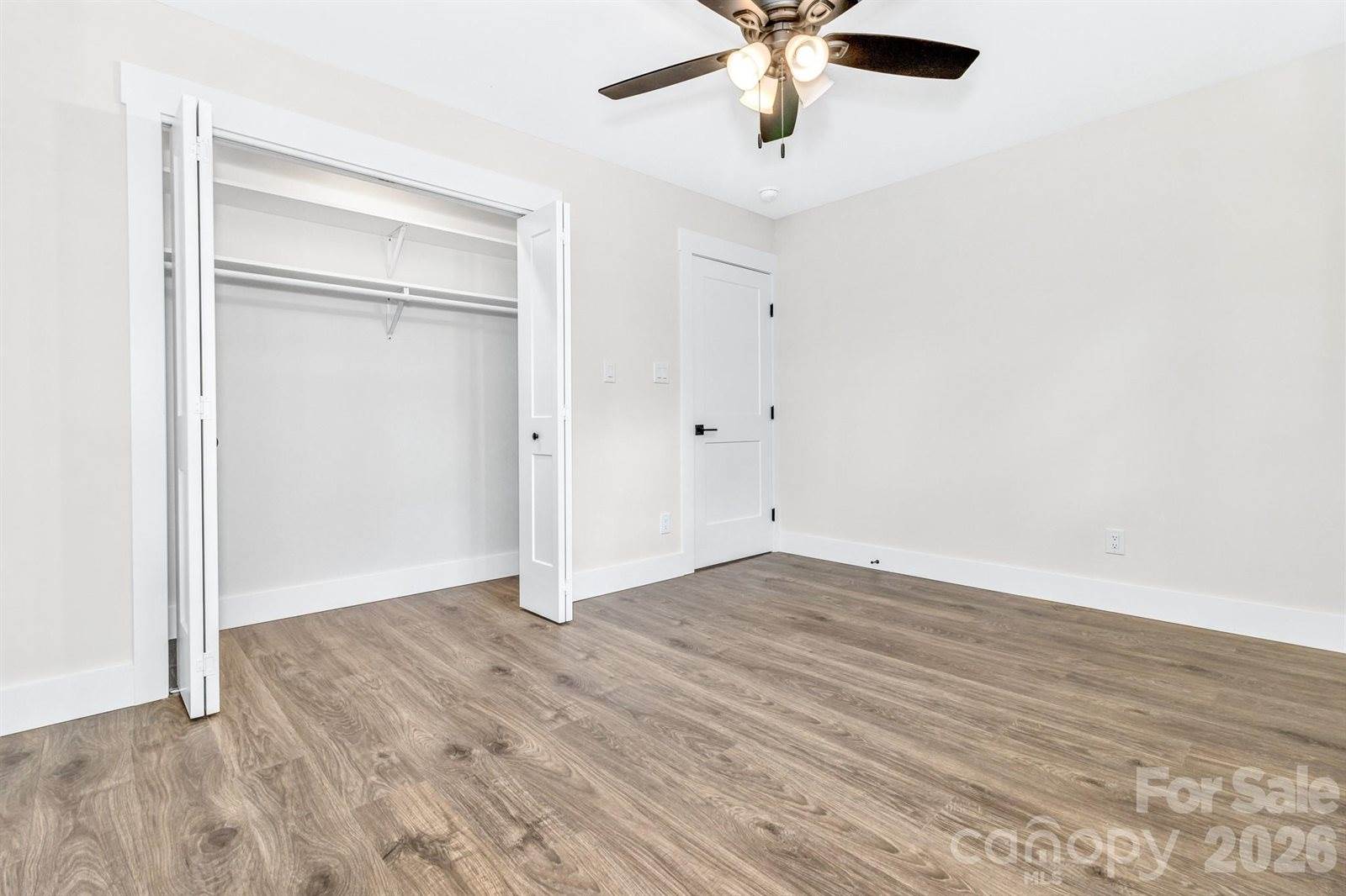 4 Barnes Road, Asheville, NC 28803