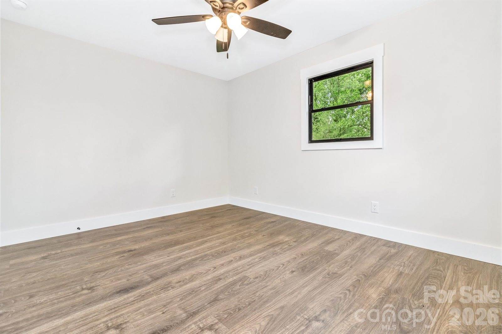 4 Barnes Road, Asheville, NC 28803