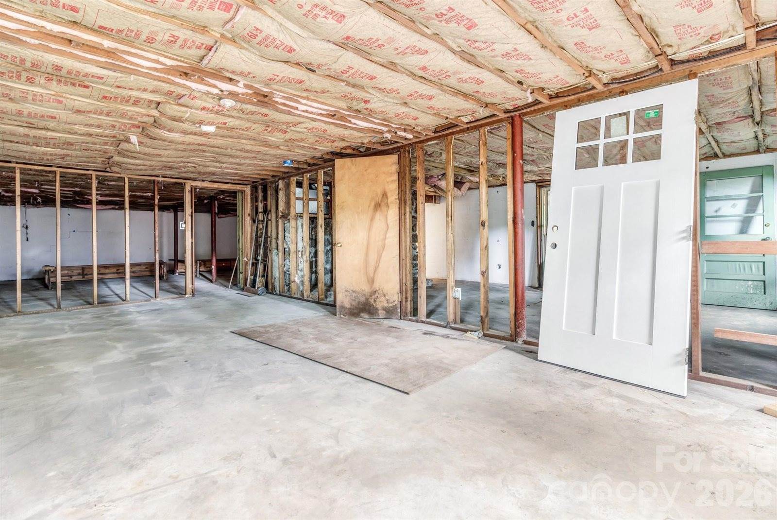 4 Barnes Road, Asheville, NC 28803