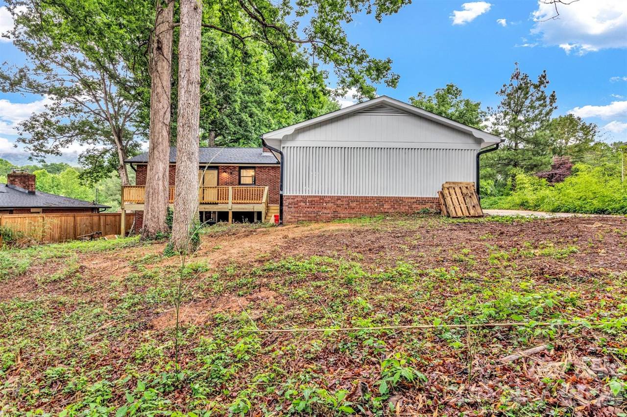 4 Barnes Road, Asheville, NC 28803