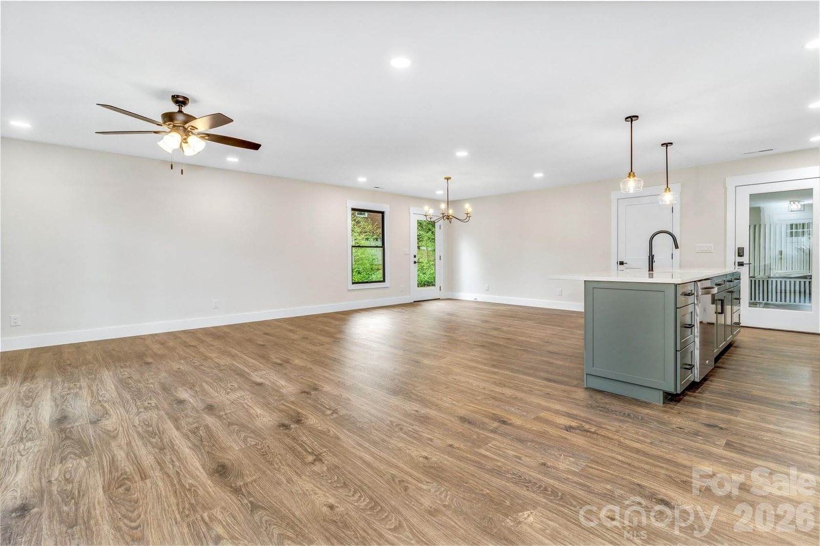 4 Barnes Road, Asheville, NC 28803