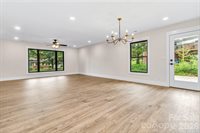 4 Barnes Road, Asheville, NC 28803