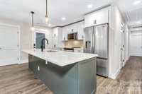 4 Barnes Road, Asheville, NC 28803