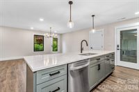 4 Barnes Road, Asheville, NC 28803