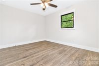 4 Barnes Road, Asheville, NC 28803