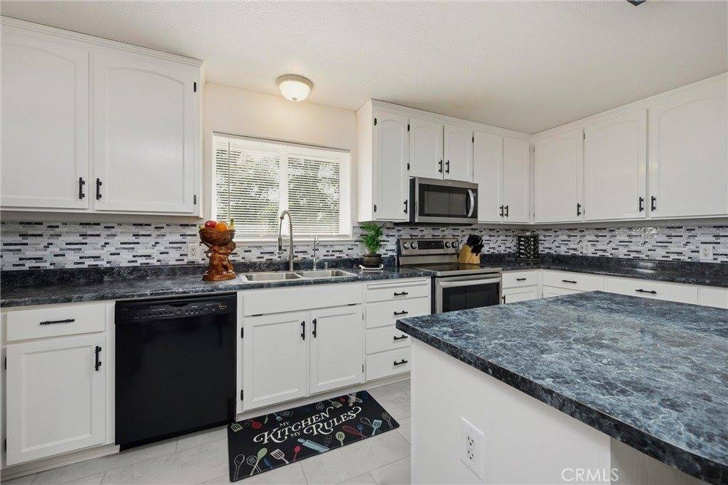 18685 Oak Grove, Hidden Valley Lake, CA 95467