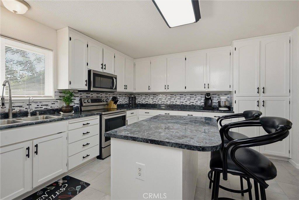 18685 Oak Grove, Hidden Valley Lake, CA 95467