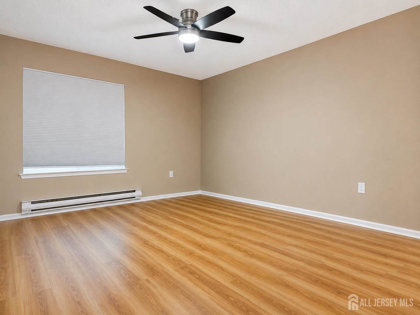 120 Ironwood Plaza, Monroe, NJ 08831