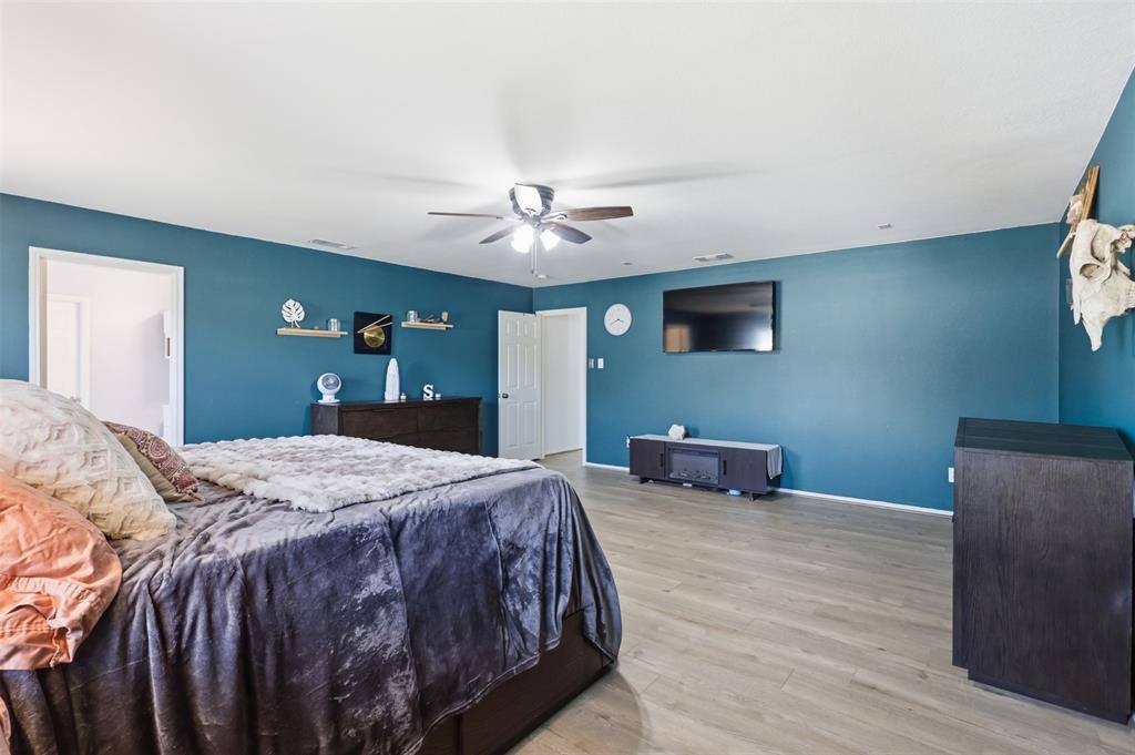 5976 Saddle Flap Drive, Fort Worth, TX 76179