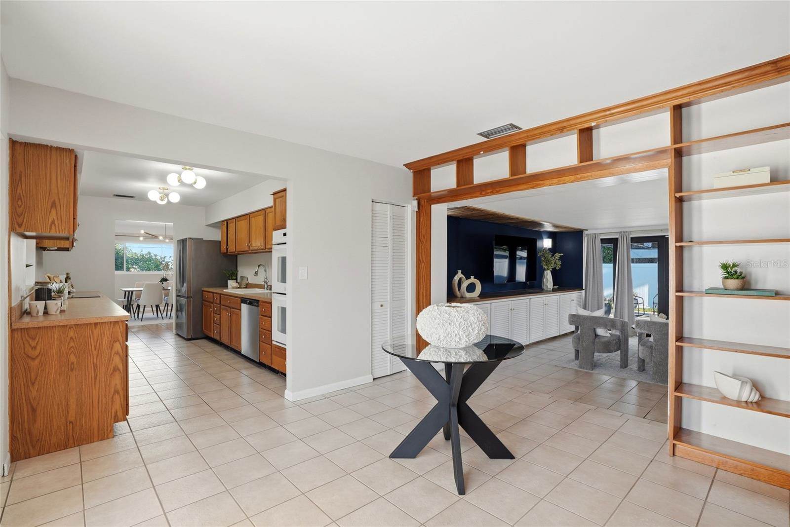 6900 10TH Avenue North, Saint Petersburg, FL 33710