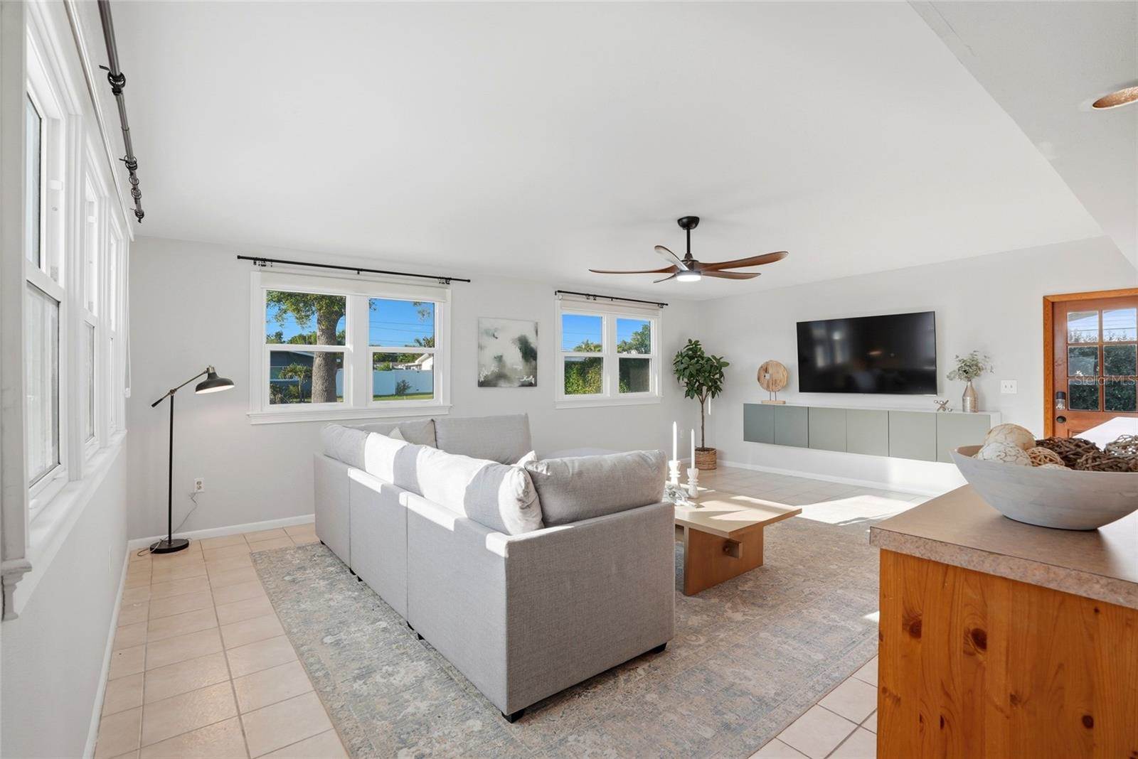 6900 10TH Avenue North, Saint Petersburg, FL 33710