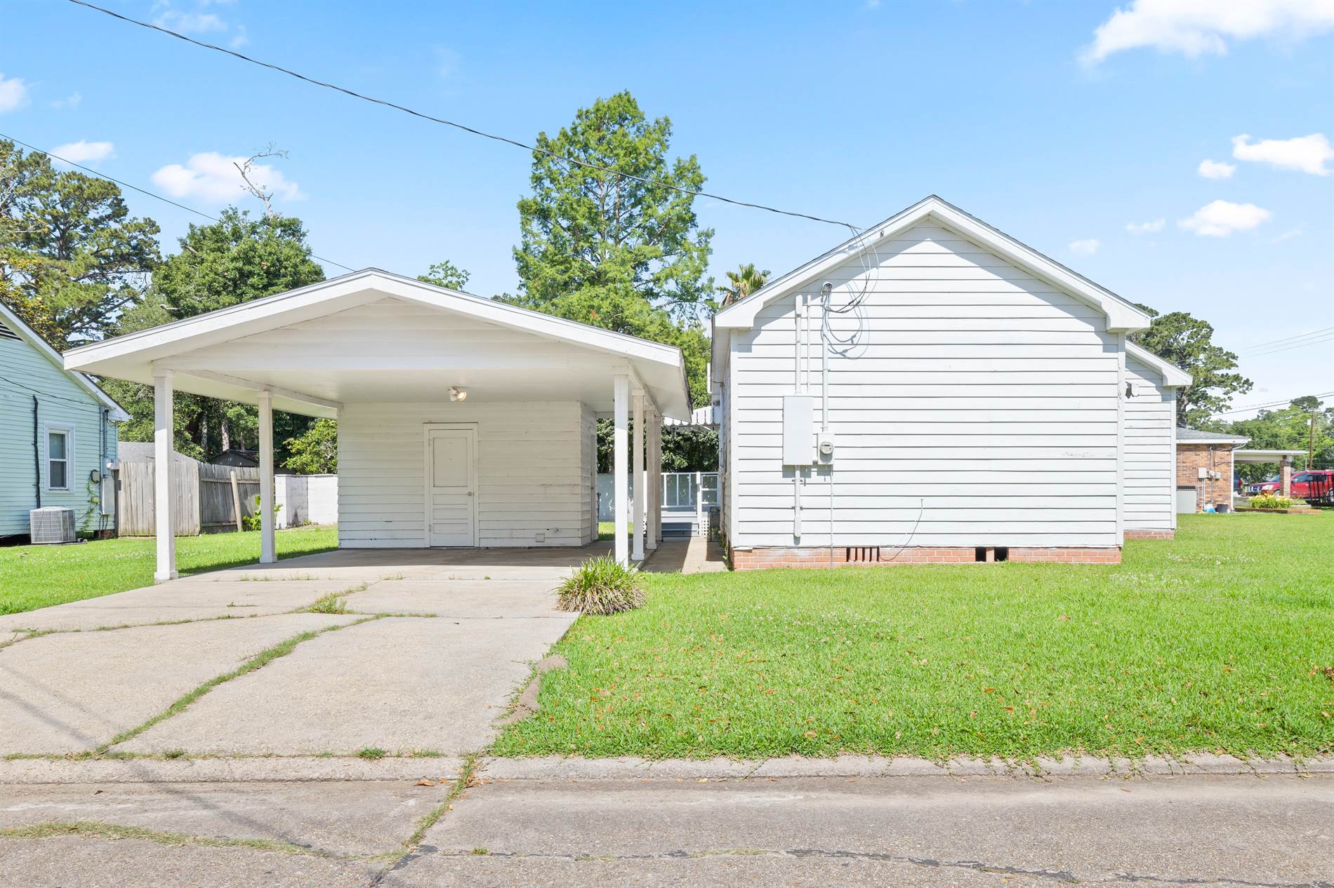 524 Loreauville Rd, New Iberia, LA 70563