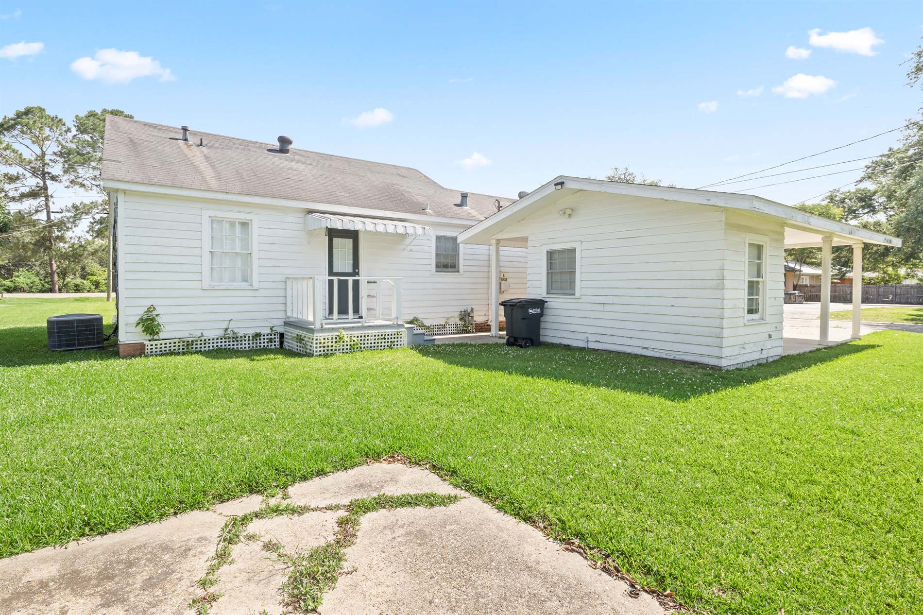 524 Loreauville Rd, New Iberia, LA 70563