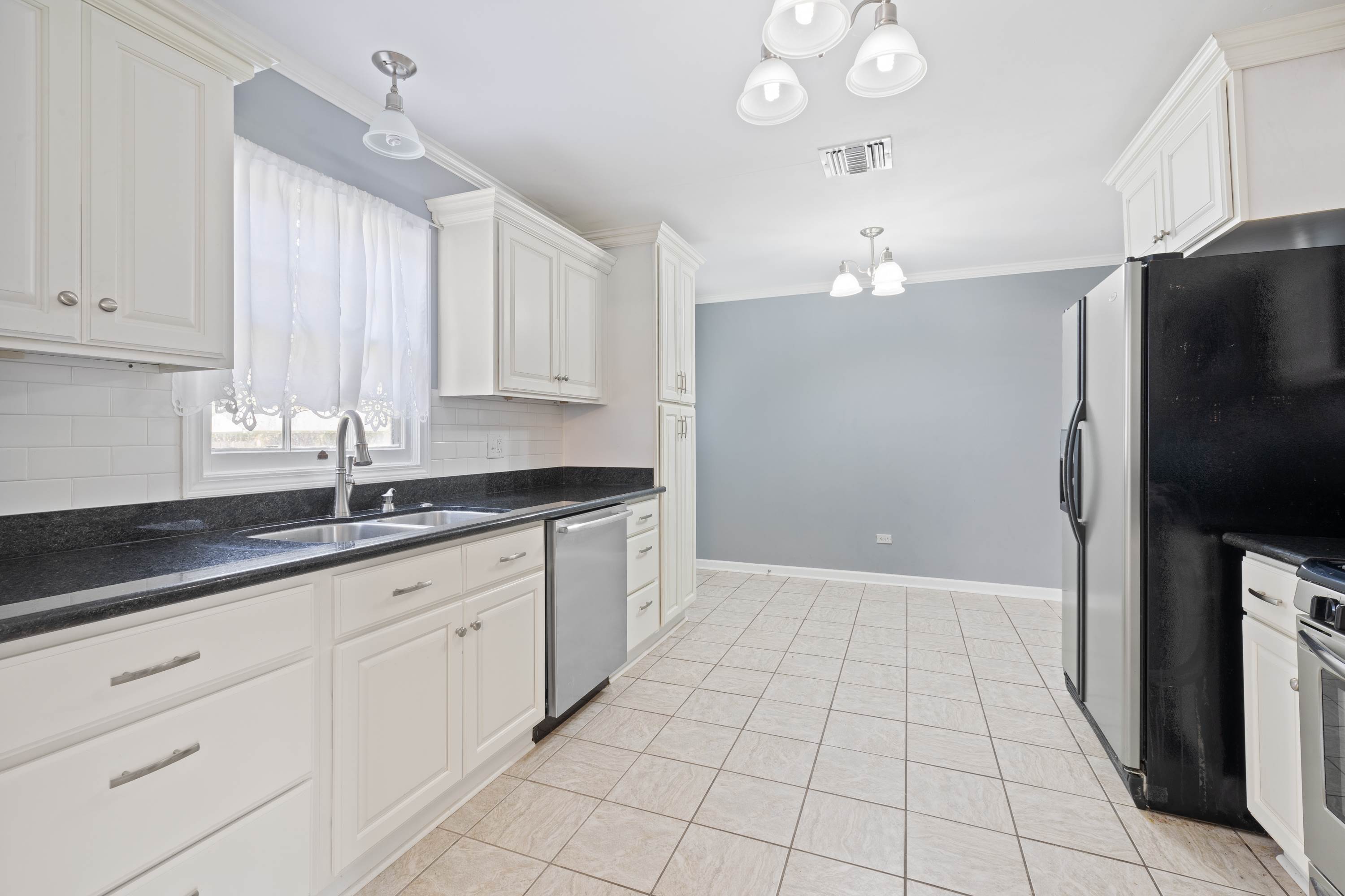 524 Loreauville Rd, New Iberia, LA 70563