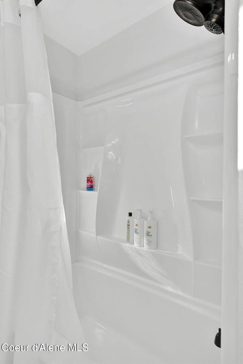 1810 West Honeysuckle Ave, Hayden, ID 83835