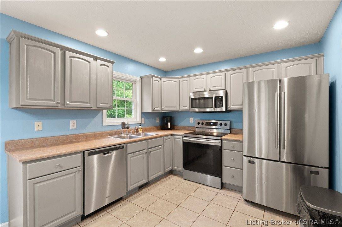 118 West Pigeon Ridge Court, Scottsburg, IN 47170