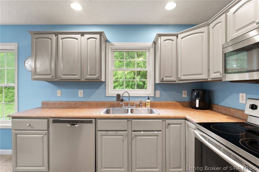 118 West Pigeon Ridge Court, Scottsburg, IN 47170