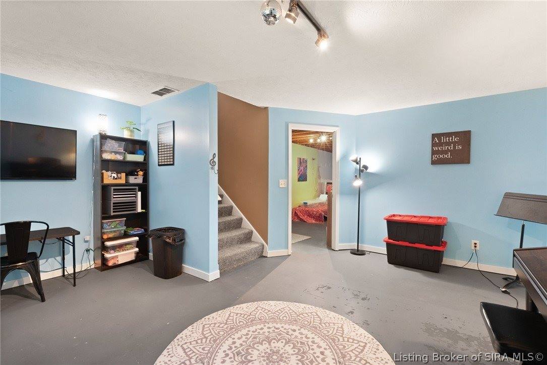 118 West Pigeon Ridge Court, Scottsburg, IN 47170