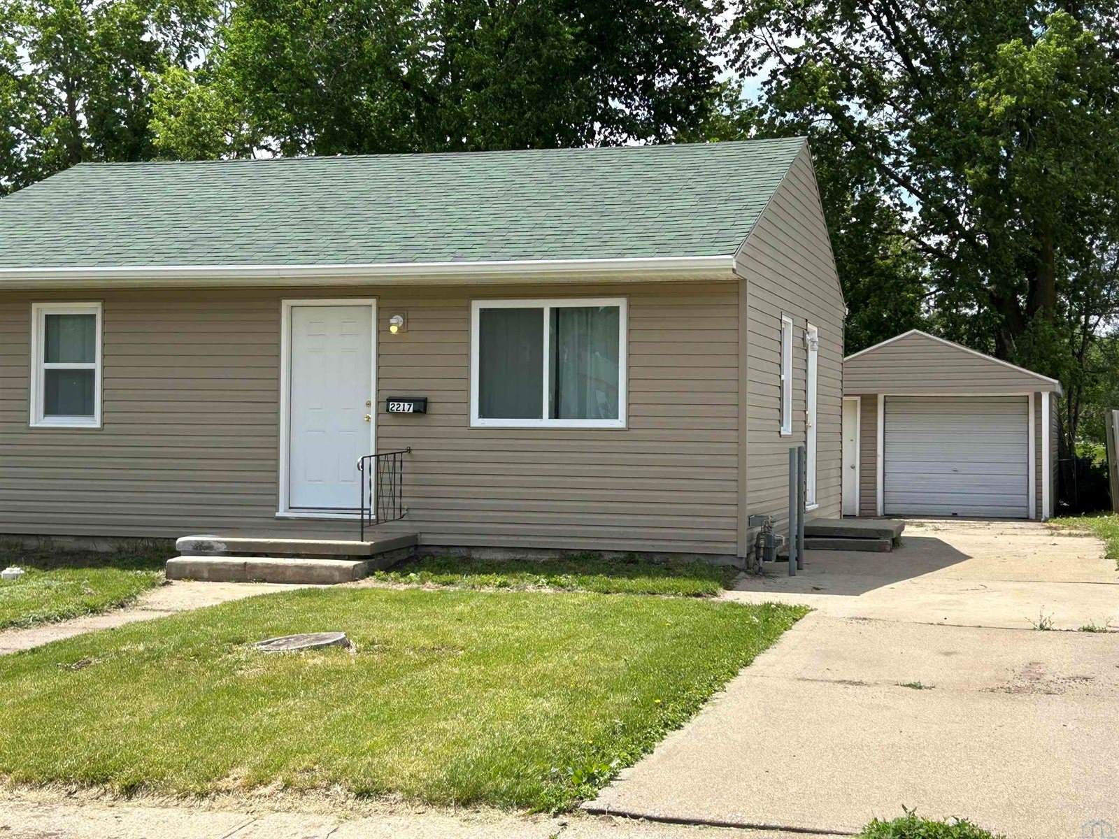 2217 Geneva, Sioux City, IA 51103