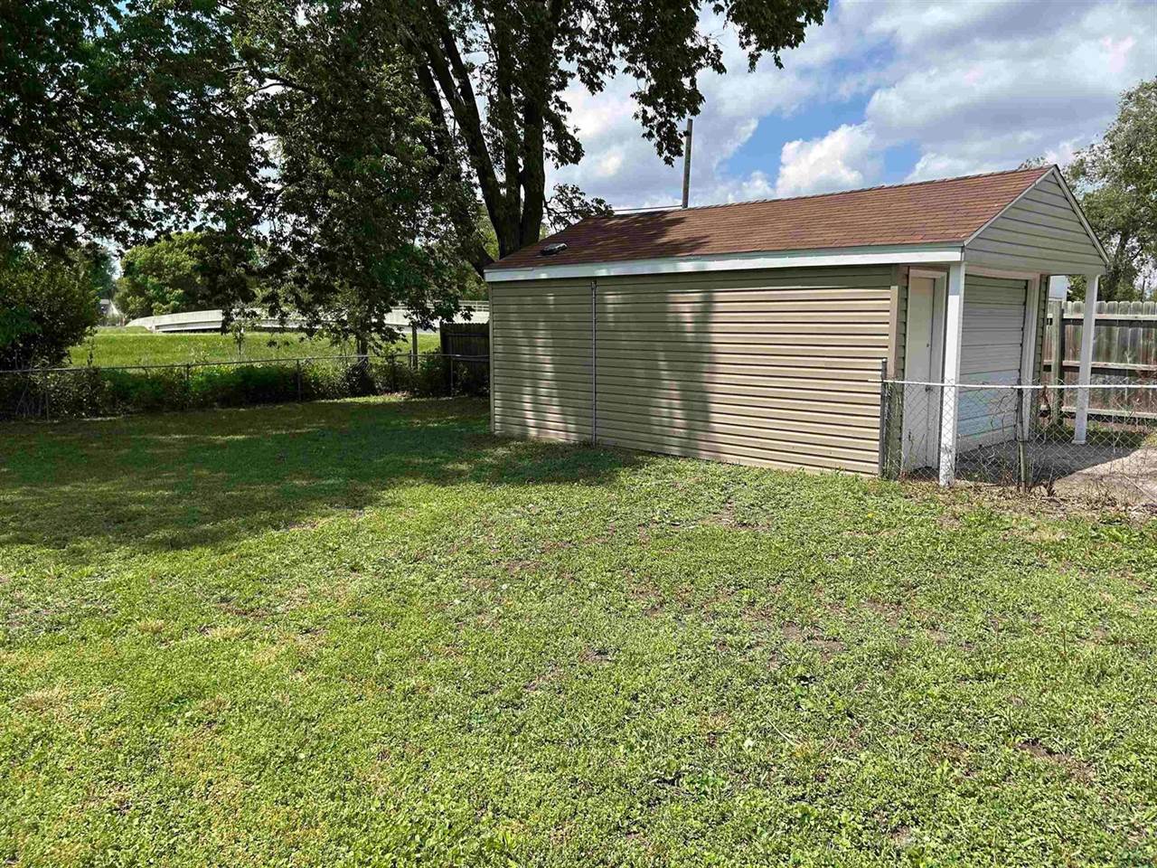 2217 Geneva, Sioux City, IA 51103