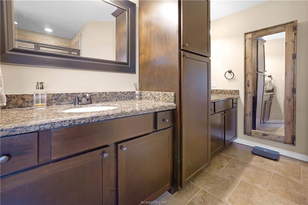 2524 Warkworth Lane, College Station, TX 77845