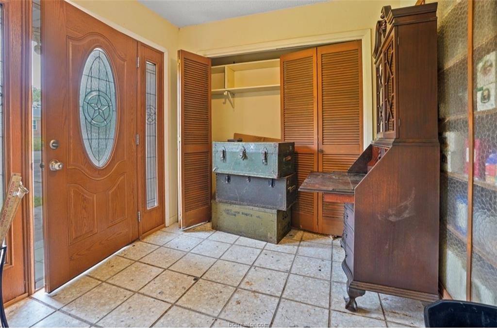 2109 Wayside Drive, Bryan, TX 77802