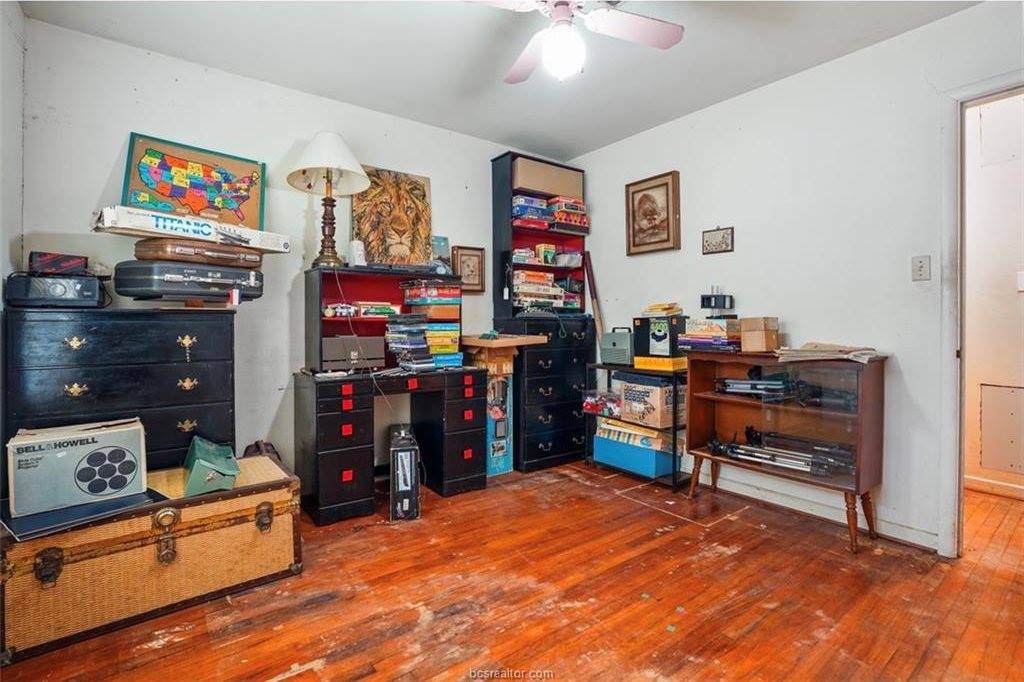 2109 Wayside Drive, Bryan, TX 77802