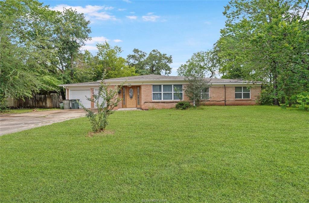 2109 Wayside Drive, Bryan, TX 77802
