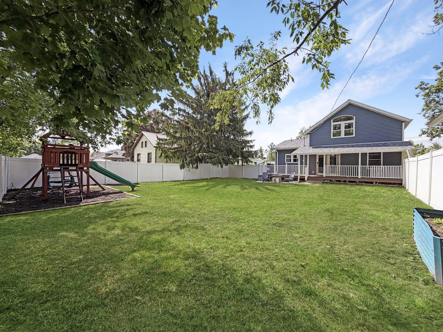 505 Oak Street, Lena, IL 61048