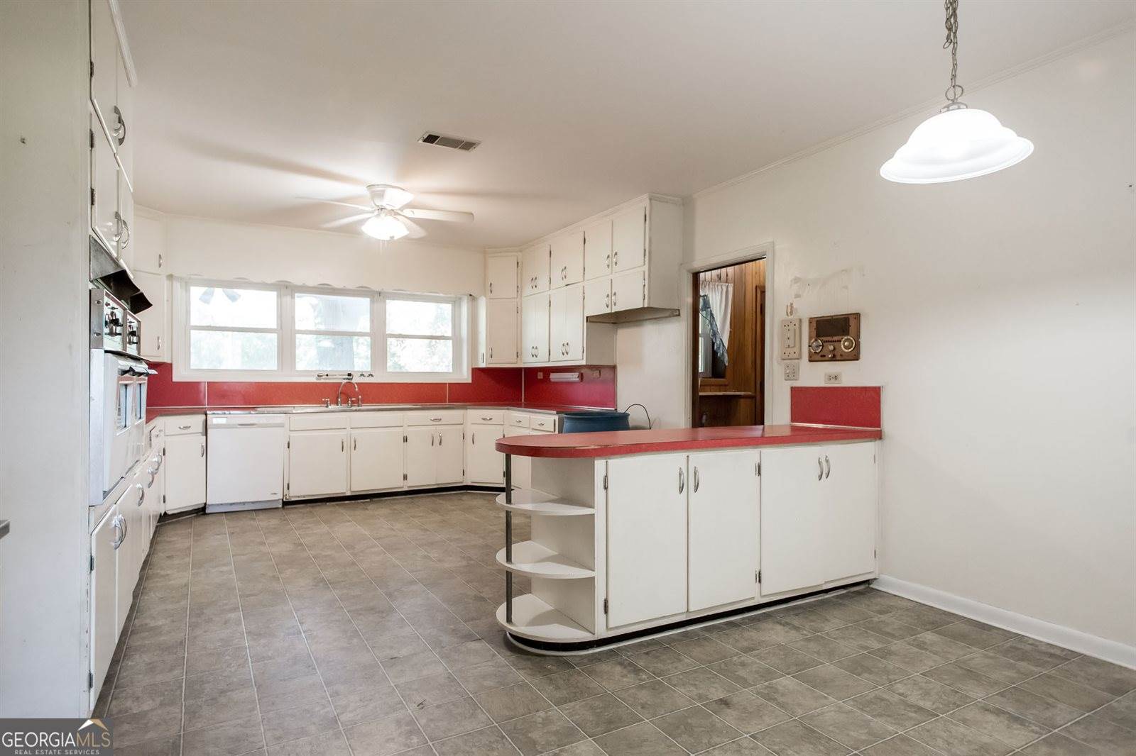 1402 West 12th Street, Alma, GA 31510