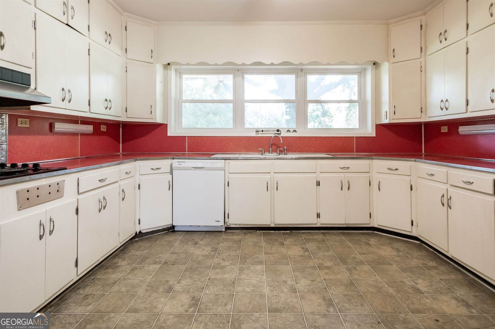 1402 West 12th Street, Alma, GA 31510