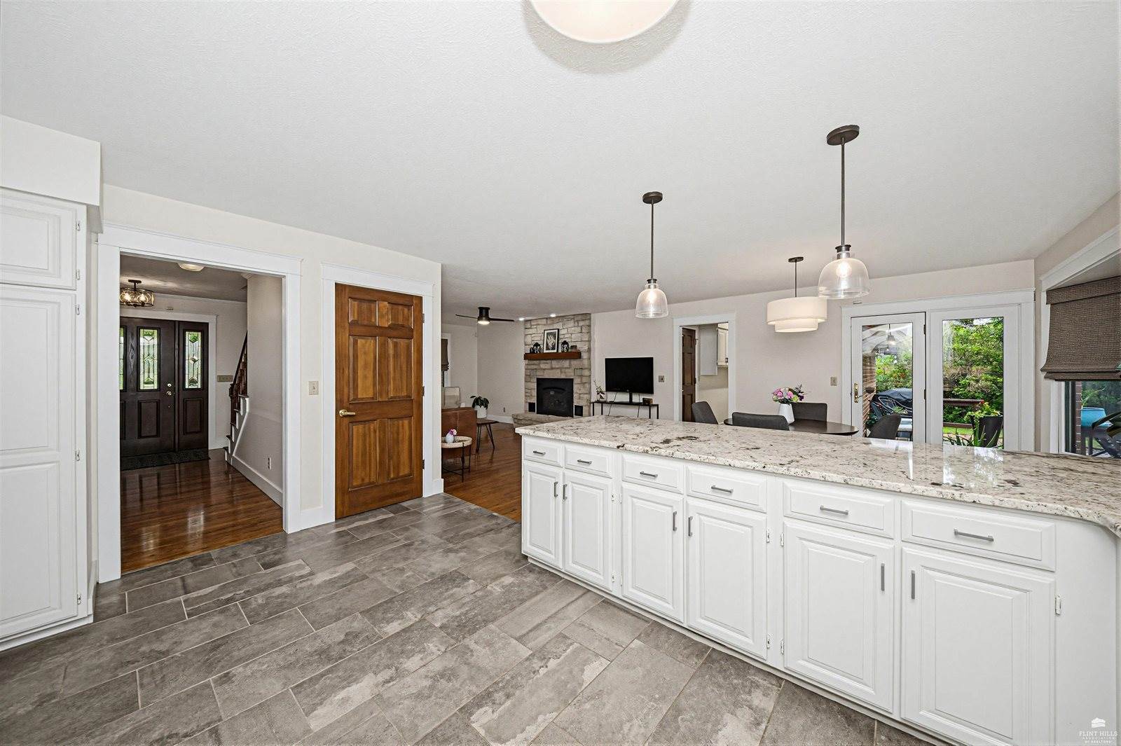 731 Victoria Heights Terrace, Salina, KS 67401