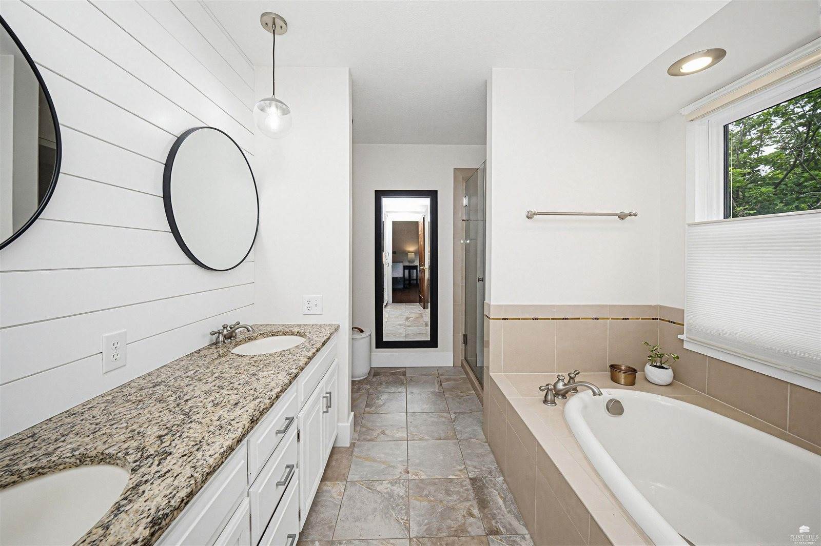 731 Victoria Heights Terrace, Salina, KS 67401