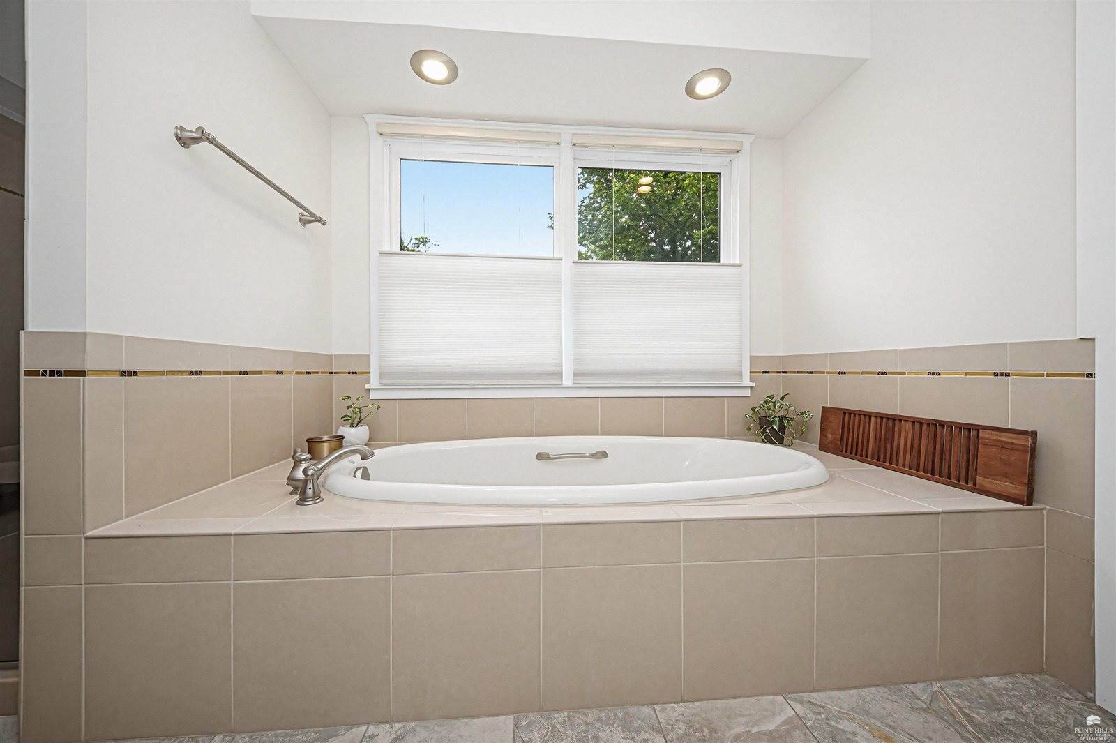 731 Victoria Heights Terrace, Salina, KS 67401